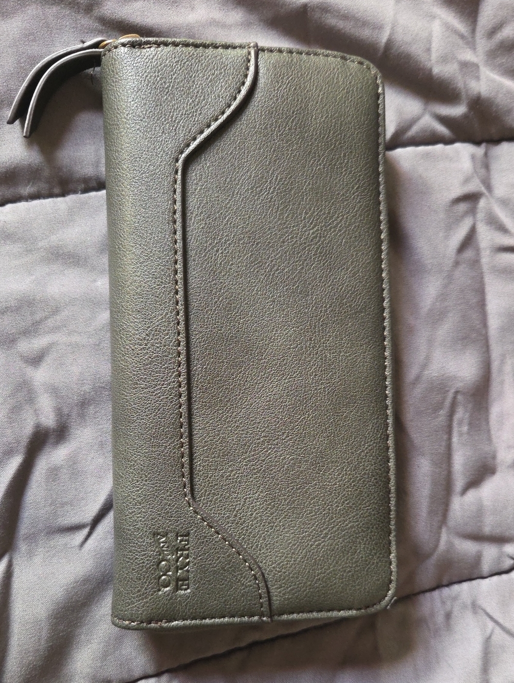 FRYE AND CO. Leather Zip Wallet with Curved Stitch Detail
